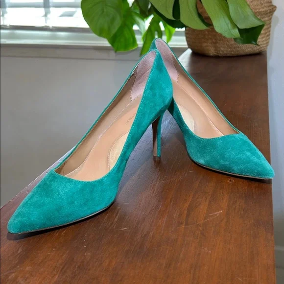 Banana Republic Green Suede Pumps, Size 8.5 - Picture 2 of 8